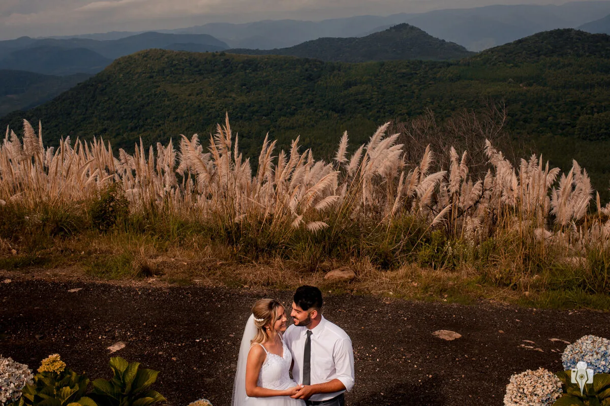 Trash The Dress no Morro Grande | Vanessa e Marcelo | Fotografo casamento, Gramado, Serra Gaúcha, Beth Esquinatti e Nei Bernardes
